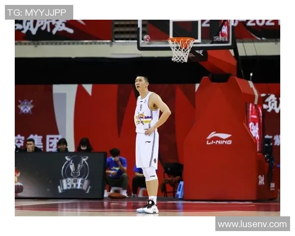 李根的篮球之路：从青涩少年到职业赛场的奋斗历程与心路历程